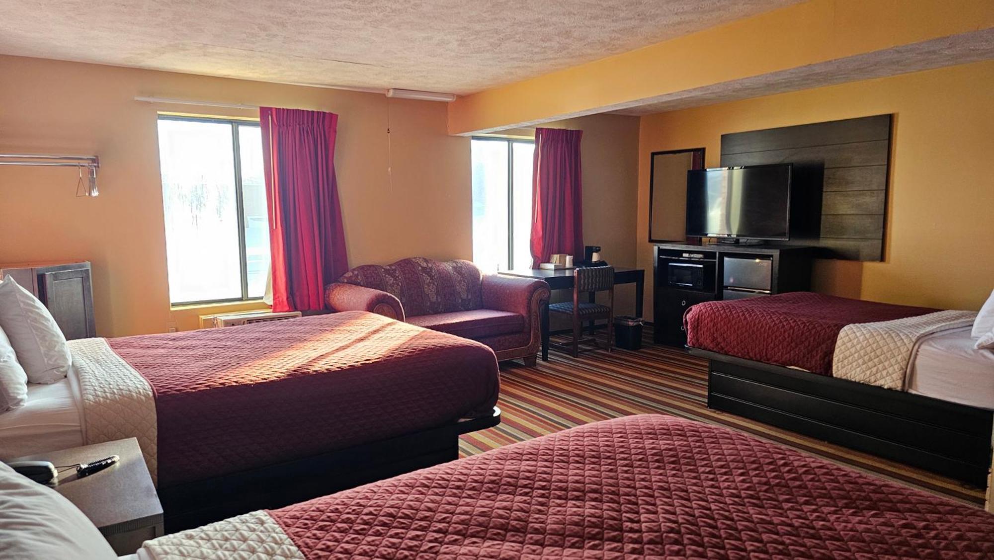 Budgetel Inn & Suites Fort Scott Eksteriør billede