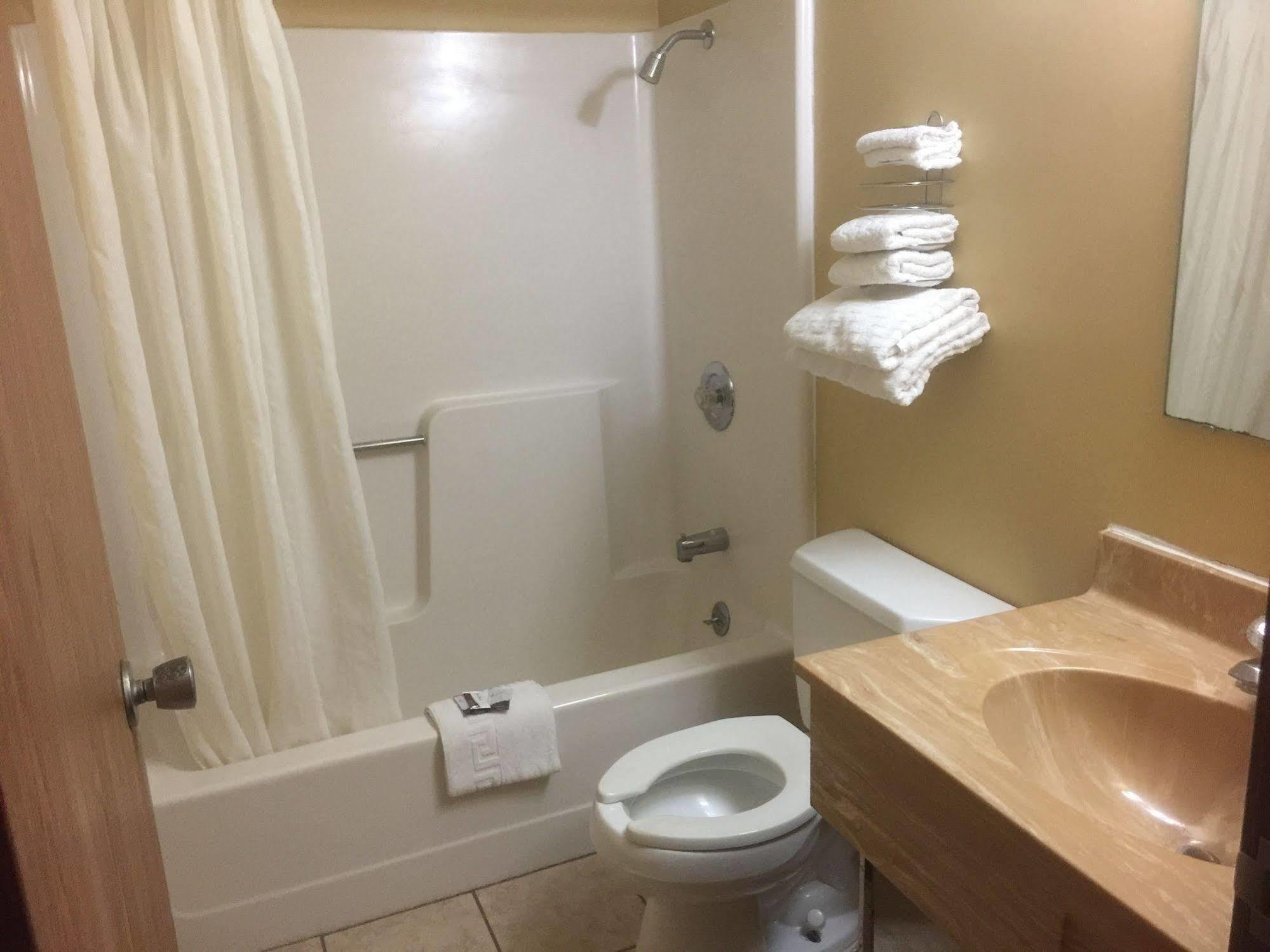 Budgetel Inn & Suites Fort Scott Eksteriør billede