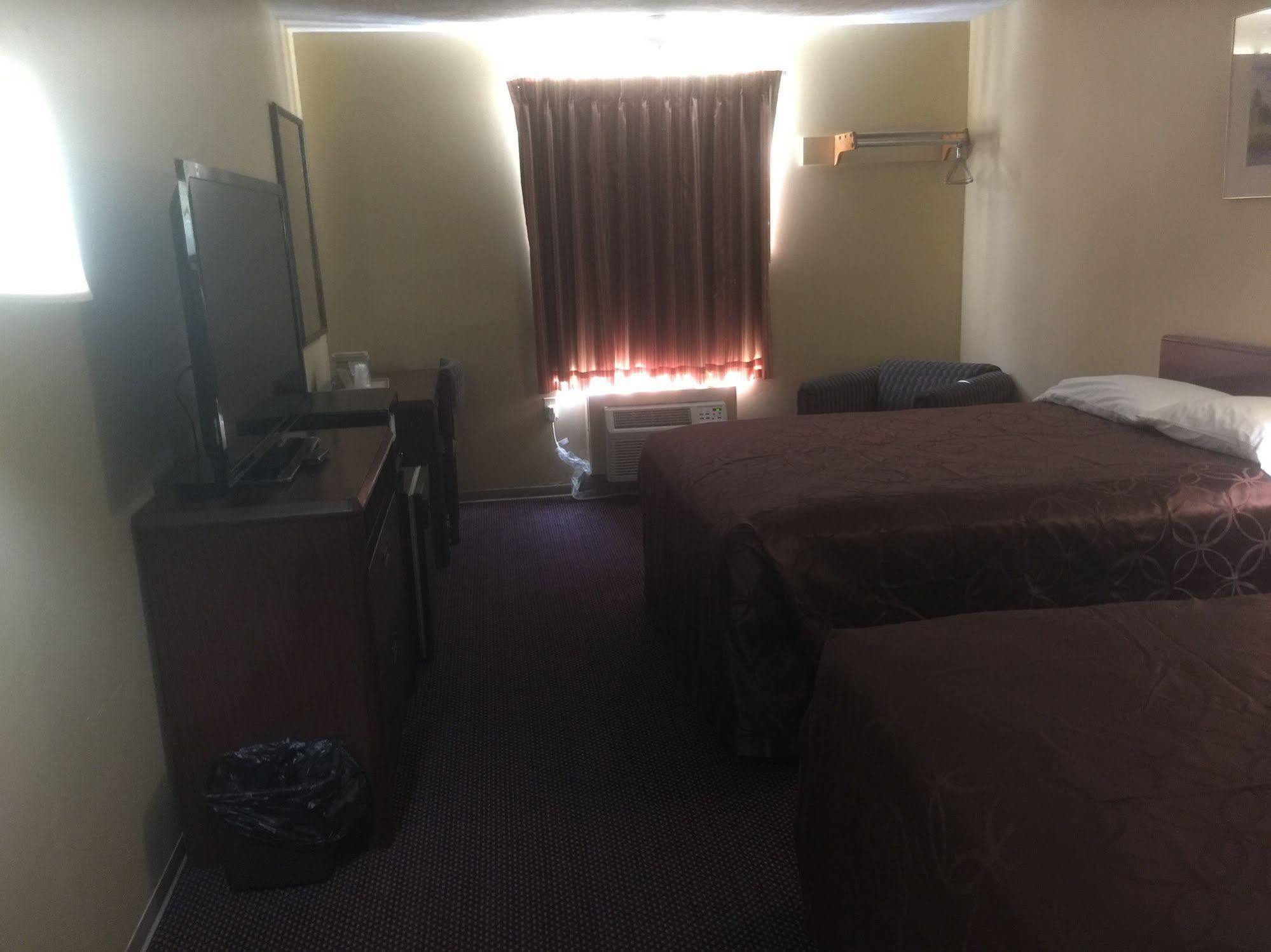 Budgetel Inn & Suites Fort Scott Eksteriør billede