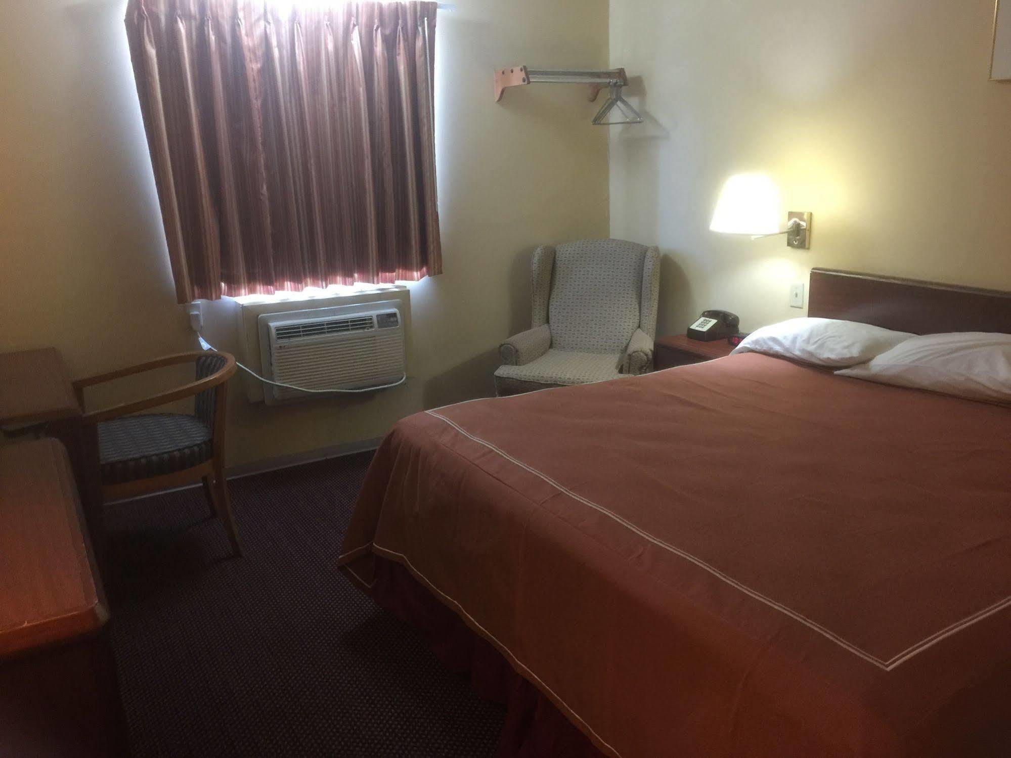 Budgetel Inn & Suites Fort Scott Eksteriør billede